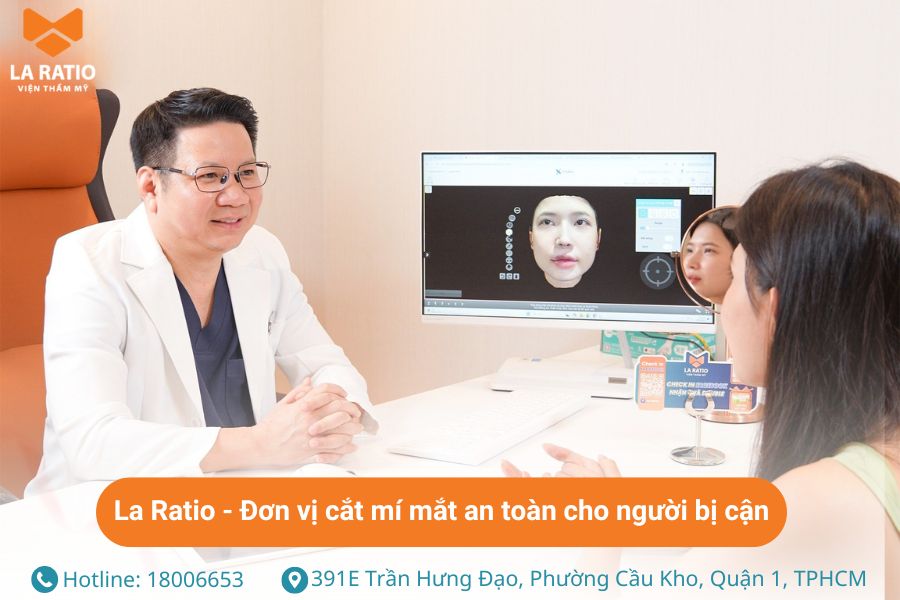 Khách hàng tư vấn cắt mí với Bác sĩ Võ Thành Trung Khách hàng tư vấn cắt mí với Bác sĩ Võ Thành Trung