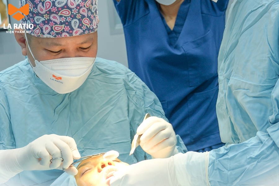 La Ratio là địa chỉ sửa mũi khoằm, mũi quặp diều hâu uy tín hiện nay La Ratio là địa chỉ sửa mũi khoằm, mũi quặp diều hâu uy tín hiện nay