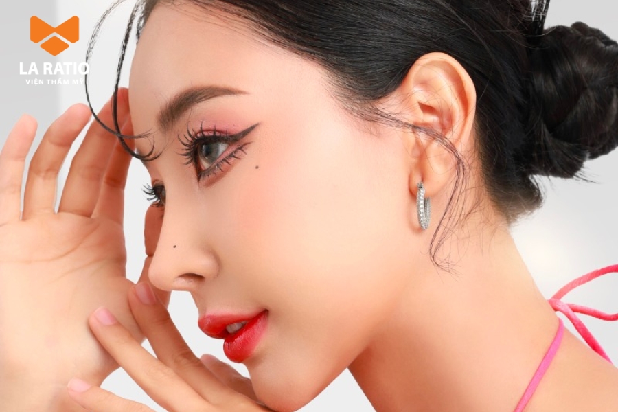 Bác sĩ sẽ chỉ định cắt cánh mũi khi cánh mũi của khách hàng to bè Bác sĩ sẽ chỉ định cắt cánh mũi khi cánh mũi của khách hàng to bè