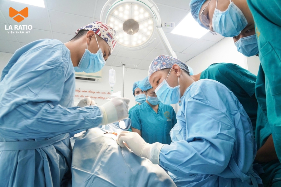Quy trình nâng mũi tại La Ratio do bác sĩ Trung trực tiếp thực hiện Quy trình nâng mũi tại La Ratio do bác sĩ Trung trực tiếp thực hiện