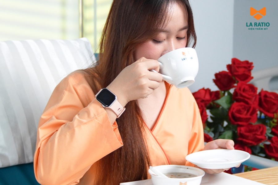 Khách hàng được chăm sóc hậu phẫu chu đáo, tận tình Khách hàng được chăm sóc hậu phẫu chu đáo, tận tình