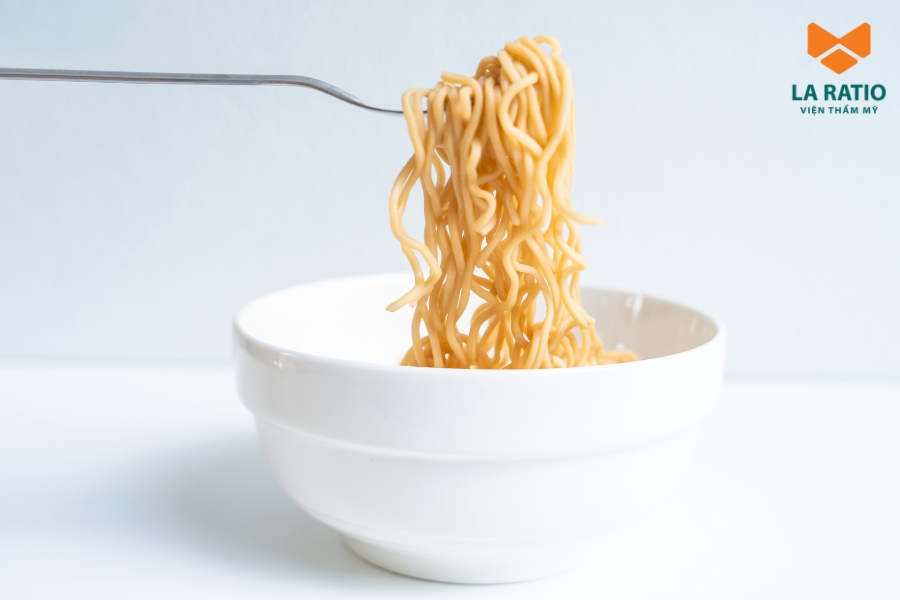 Bạn chỉ nên ăn mì tôm khi được sự đồng ý của bác sĩ chuyên môn